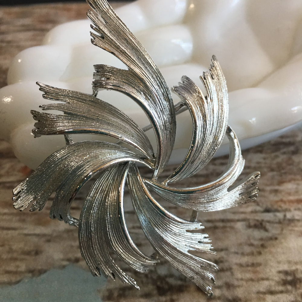 Vintage SilverTone "Starburst" Brooch~